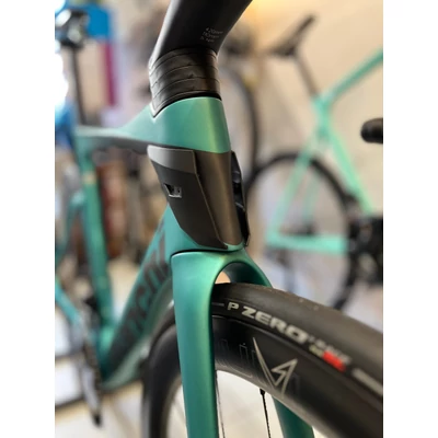 Bianchi Oltre Pro Ultegra Di2 2025 (Metallic Celeste/Graphite - full matt)
